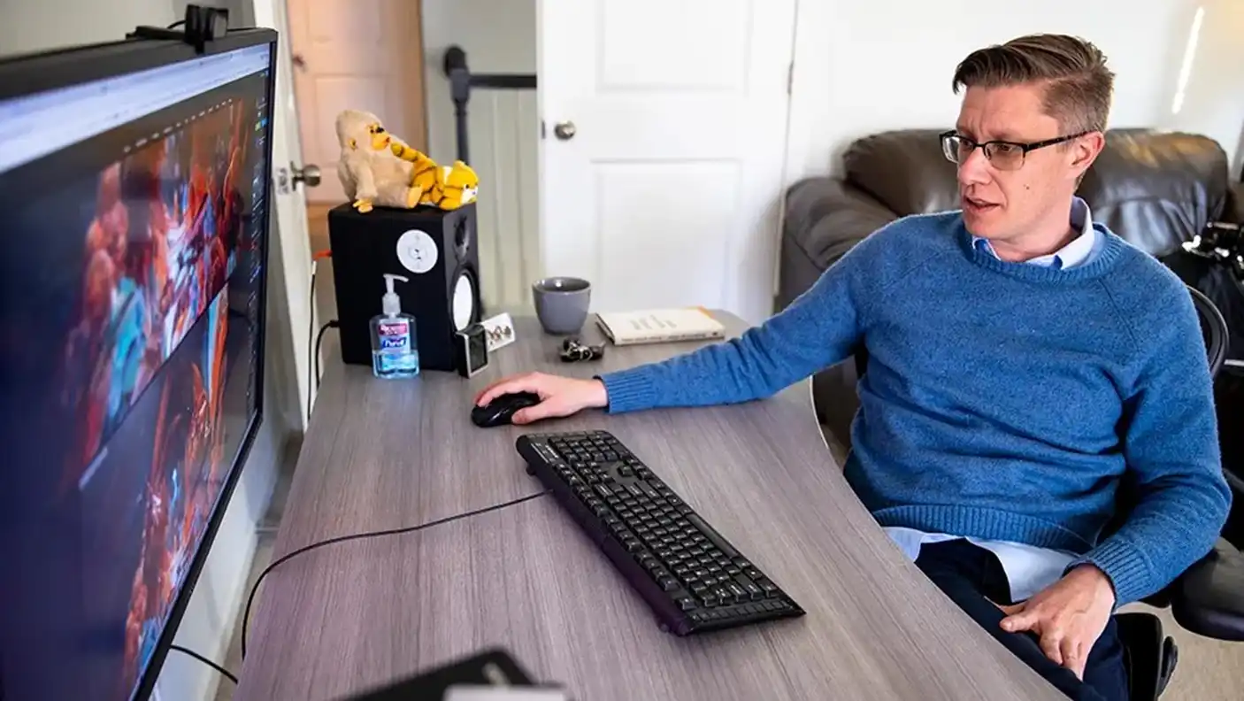 Beeple, qui a gagné 69 millions de dollars grâce au NFT il y a quatre ans, gagne toujours de l'argent