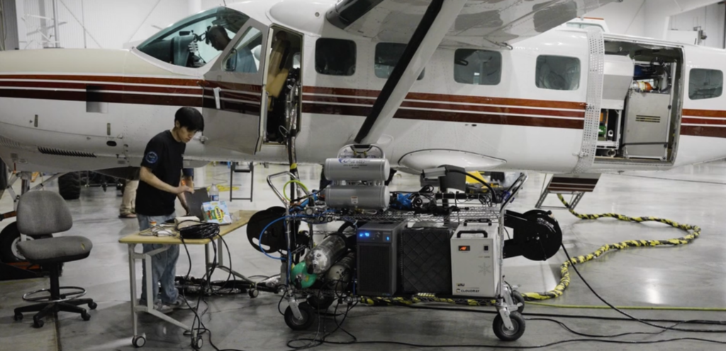 Aperçu L'énergie convertit l'énergie solaire de 1,5 transmise à le sol à une altitude de 10 000 pieds, la prochaine étape consiste à défier les satellites en orbite